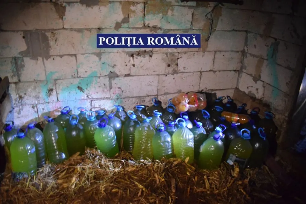 Alte trei persoane din Dragalina, care vindeau motorină contrafăcută, au fost reținute de poliție