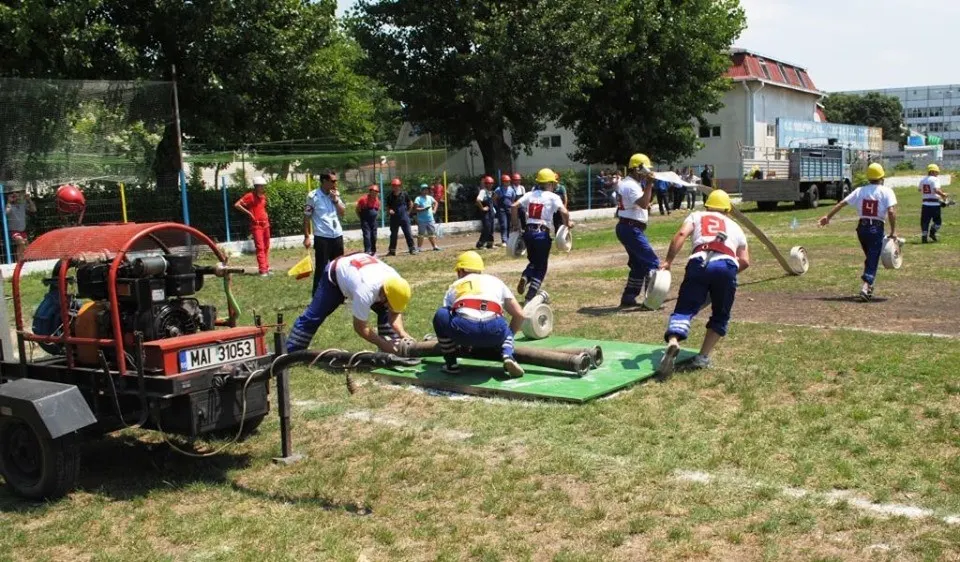 Serviciile voluntare de urgență din 7 județe se întrec la Călărași