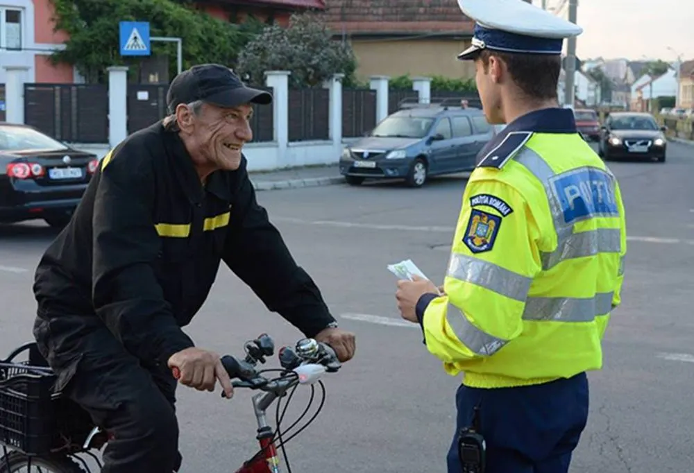 Recomandări ale polițiștilor pentru prevenirea implicării bicicliștilor în accidente de circulație