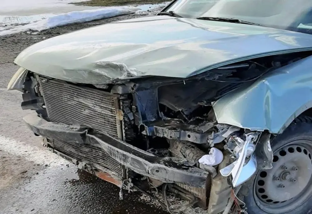 Accident rutier în localitatea Drajna, pe DN 21, între două autoturisme şi un autocamion