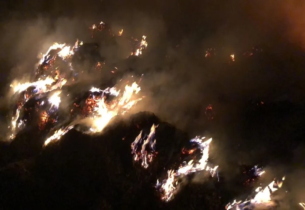 Intervenţie la incendiu la un depozit de furaje din comuna Chirnogi