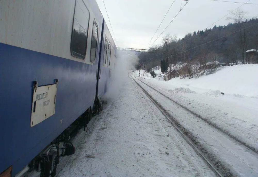 Trafic feroviar cu dificultăţi în zona de sud a ţării, din cauza căderilor de zăpadă
