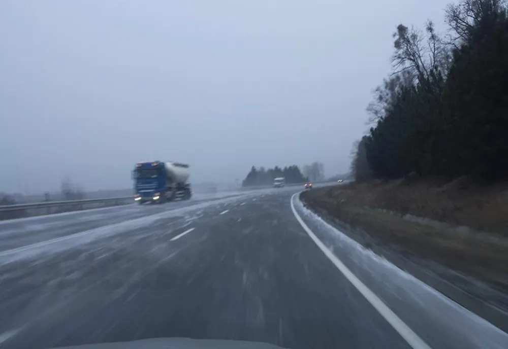 Călărași: Carosabil alunecos pe DN3 !