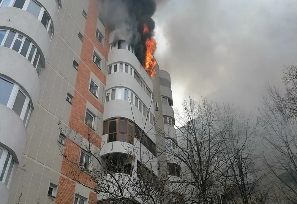 Sancțiunu ISU după tragedia de la Constanța. Autoscara a ajuns la 16 minute după ce femeia a căzut de la balcon