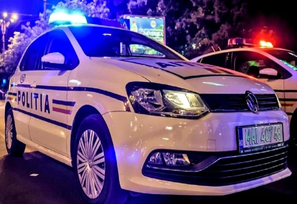 Beată și pusă pe scandal a spart geamul unei agenții de turism