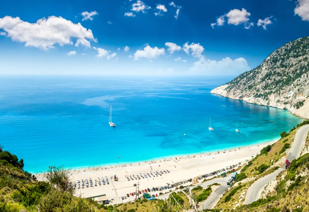 Grecia şi-a redeschis porţile pentru turişti! Ce reguli trebuie respectate