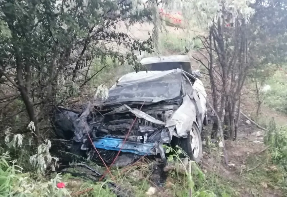 FOTO VIDEO Mașină în flăcări pe A4.  Trei călărășeni răniți