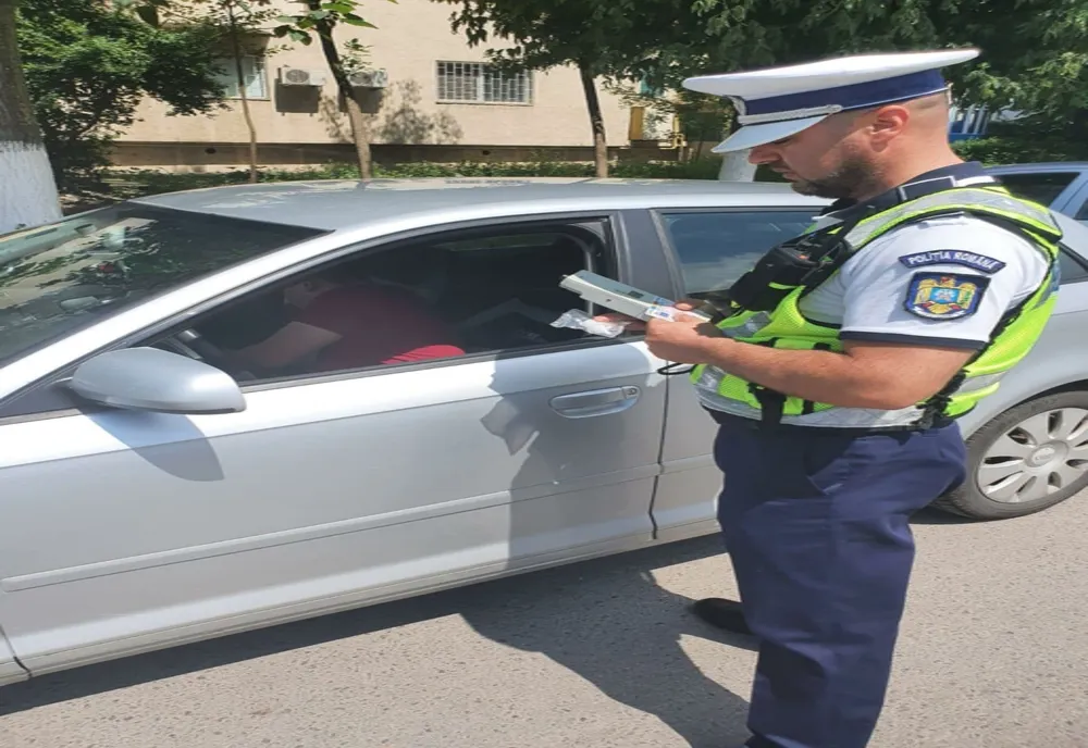  Desfășurare de forțe ale poliției pe străzi. Amenzi în valoare de 2000 de lei