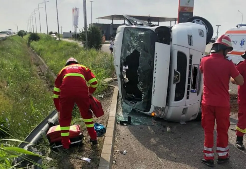 Microbuz răsturnat pe Autostrada Soarelui