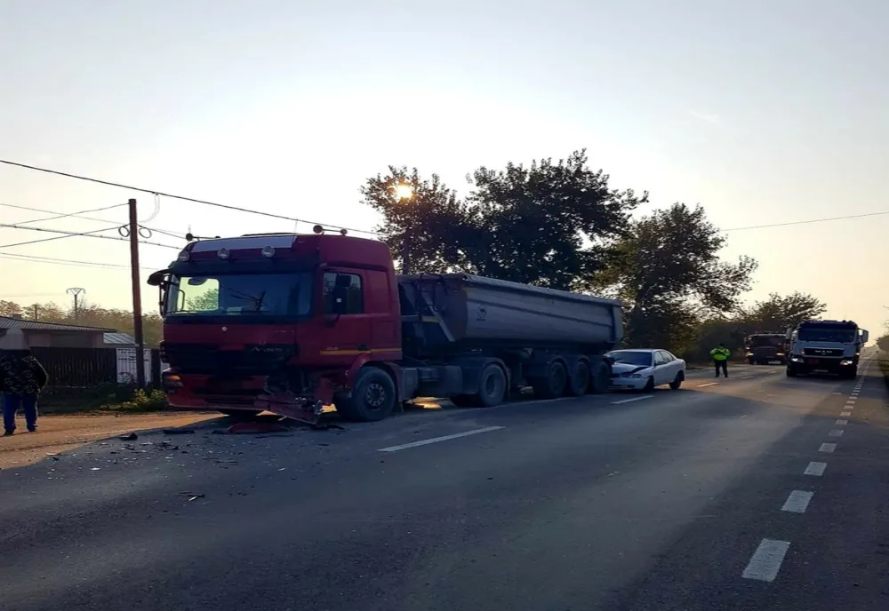 FOTO Accident teribil în Ialomița.Trei persoane transportate de urgență la spital
