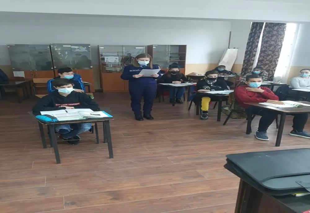 Polițiștii călărășeni, activități de prevenire a violenței în școli