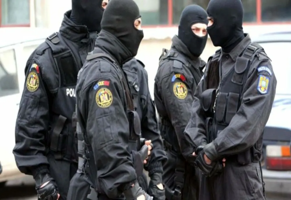 Razie la hoții de curent din Dragalina. Ce au găsit polițiștii