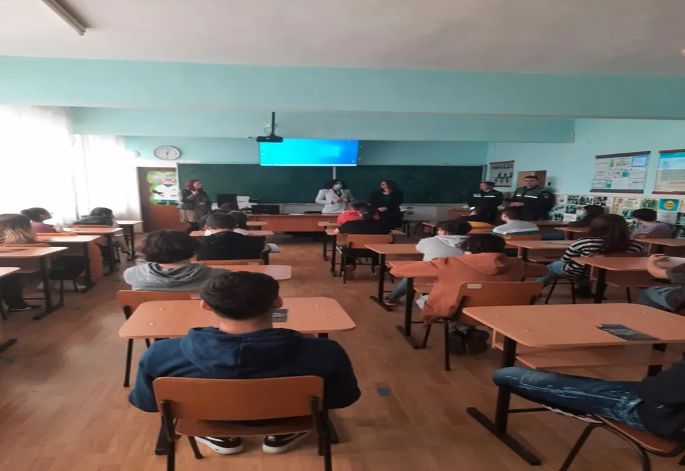 Polițiștii călărășeni au luat cu asalt școlile