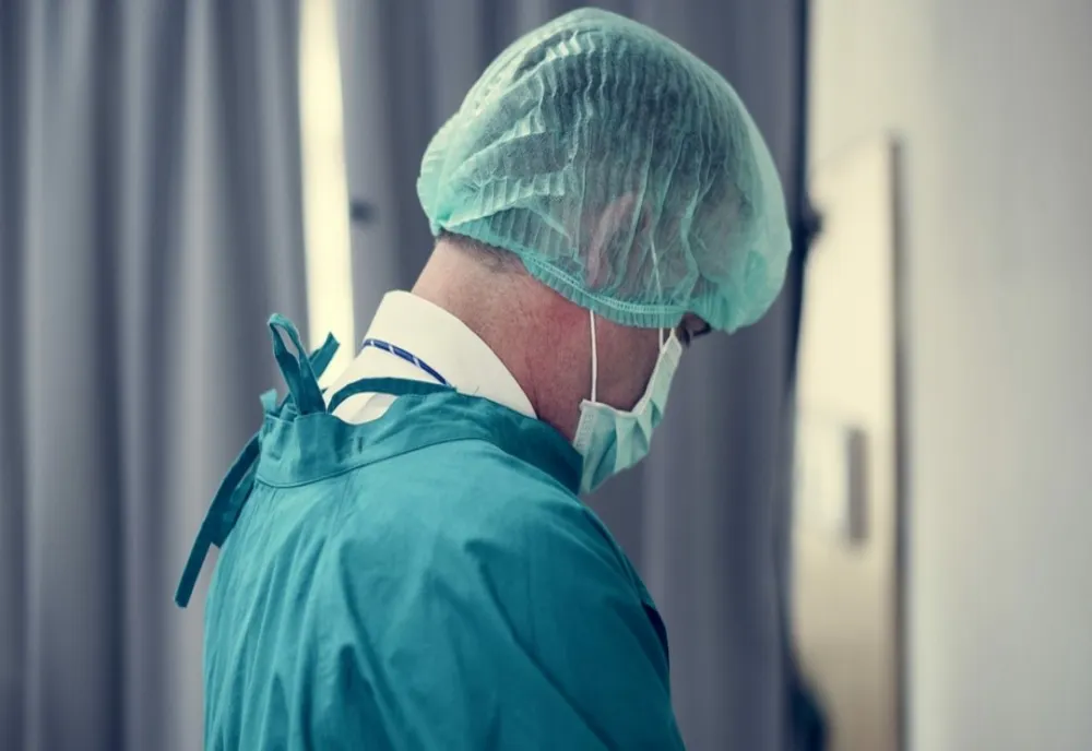 Medicii nu sunt sac de box. Reacția Colegiului Medicilor în cazul doctoriței bătute la Fetești