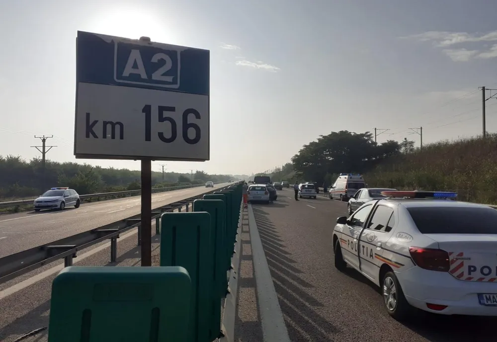 FOTO Accident în lanț pe Autostrada Soarelui. Două persoane rănite