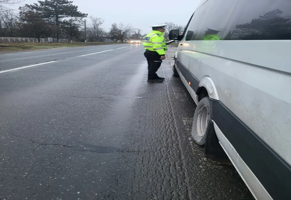 Șoferi de microbuz amendați. Pasagerii nu aveau bilete
