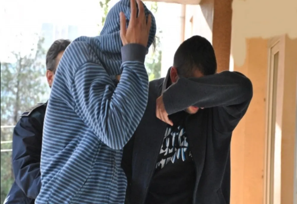 Călărași.Reținuți după ce au furat dintr-un magazin și au lovit-o pe vânzătoare