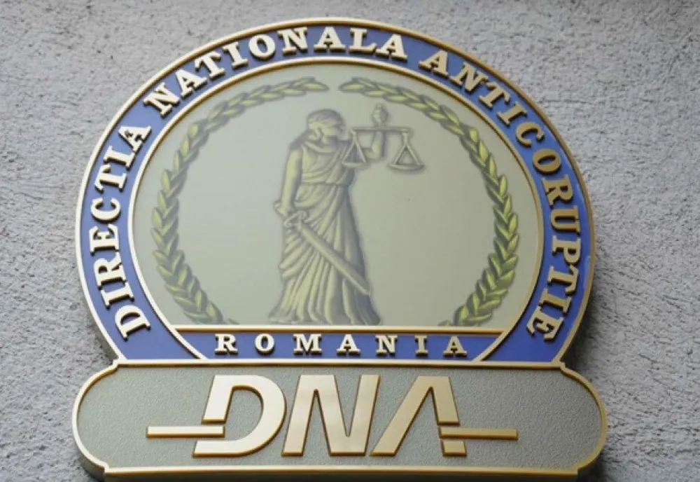 Profesor universitar de la Universitatea Politehnica Bucureşti, reţinut pentru luare de mită. A fost prins în flagrant când primea 6.000 de lei