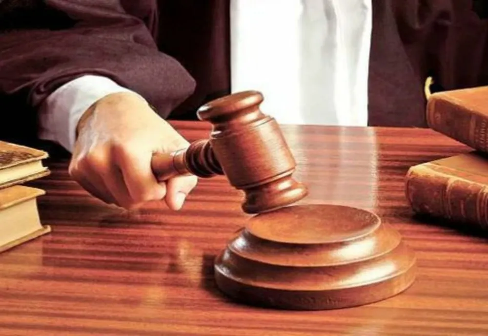 UN BĂRBAT DIN BUCUREȘTI ESTE CERCETAT PENAL DUPĂ CE A CHEMAT FOȘTI CONDAMNAȚI ȘI REZERVIȘTI SĂ IA CU ASALT GUVERNUL