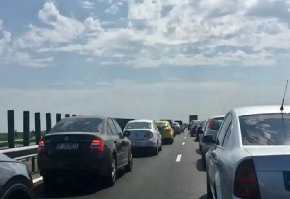 Coloană de mașini pe A2, la stația de la Fetești
