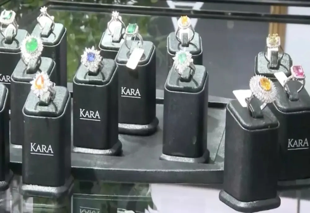 A înghițit un pandantiv Fabergé cu diamante și a fost prins. Bărbat din Noua Zeelandă, acuzat de furt bizar