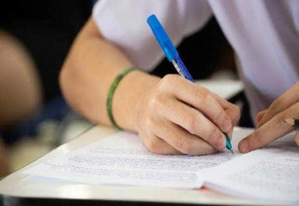 ÎNCEPE A DOUA SESIUNE A BACALAUREATULUI