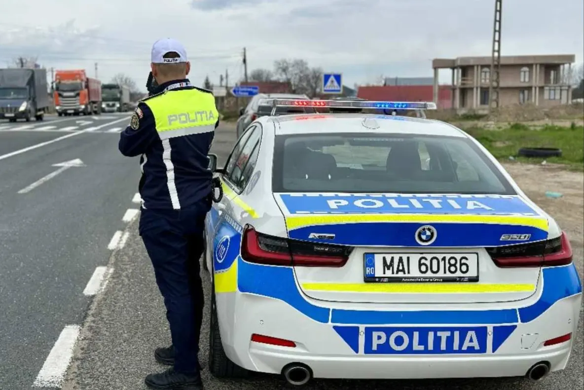S-a răsturnat cu mașina în Fundulea, după ce a fugit de poliție. Șoferul nu avea permis și transporta 120 de litri de motorină