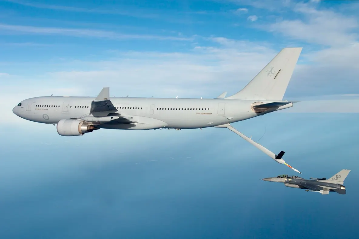 Două avioane-cisternă NATO au survolat Marea Neagră