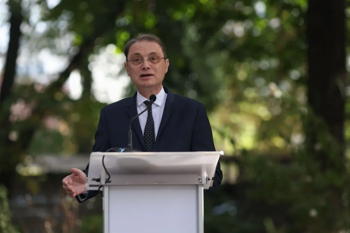 Când depune Luca Niculescu programul și lista miniștrilor în Parlament. Trei variante de guvern pe masă