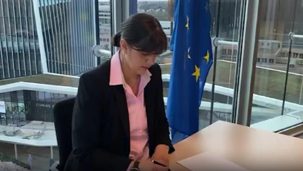 Kovesi intră tare în ancheta microbuzelor la suprapreț! Bolojan, direct implicat