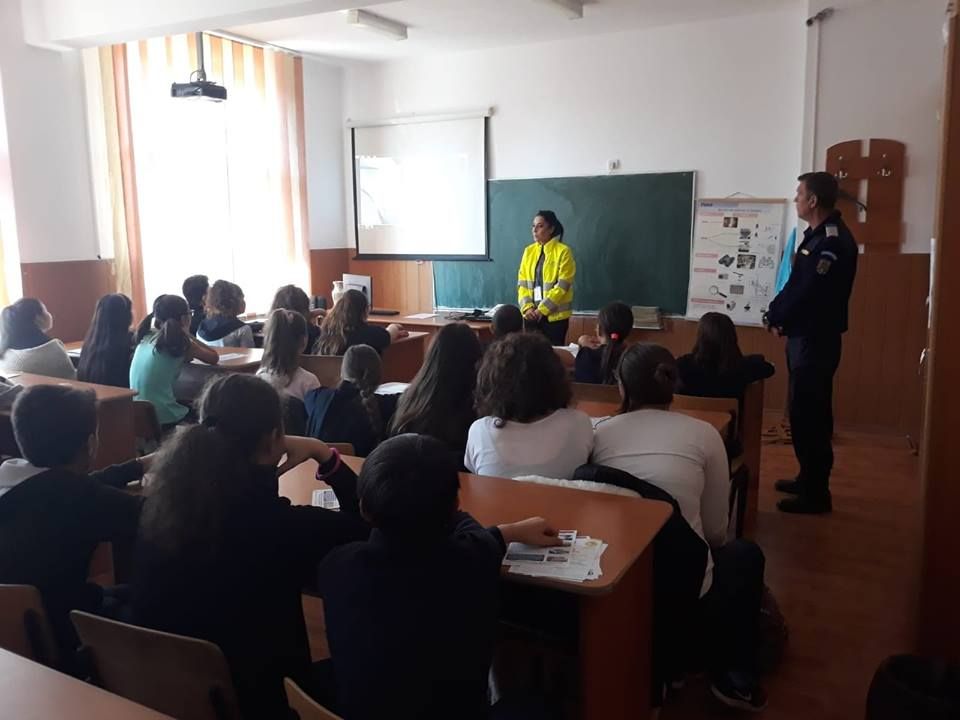 Campanie în școli privind obligațiile deținătorilor de câini