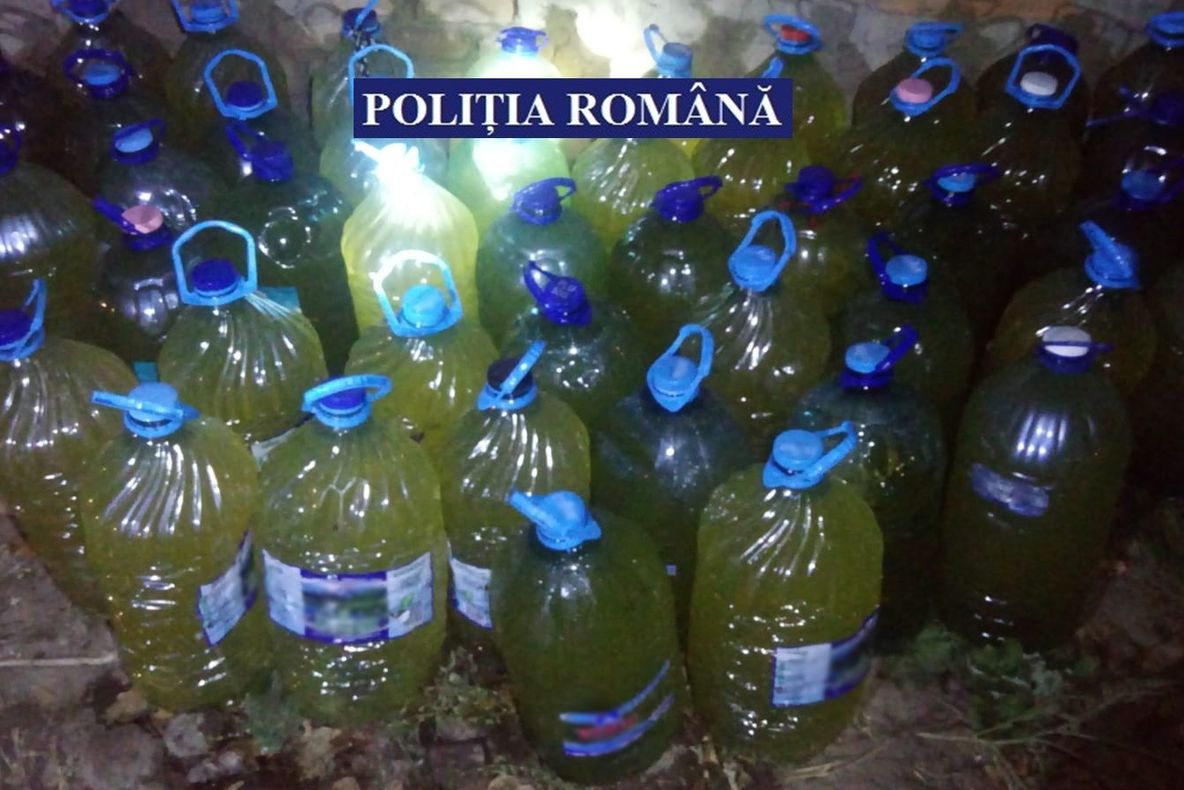 Vânzători de motorină contrafăcută, prinși în flagrant de polițiști la Dragalina