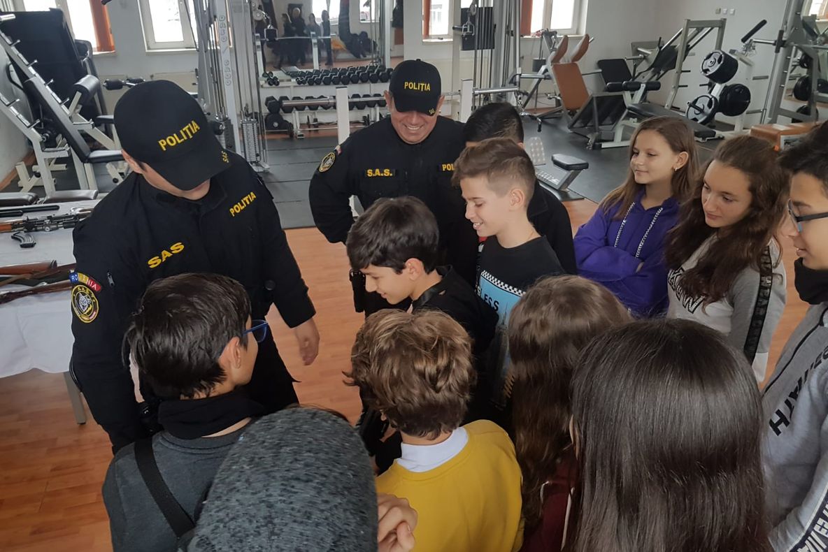 „Școala altfel”, elevii călărășeni au fost în vizită la poliţie