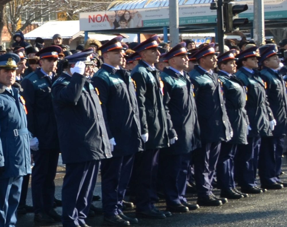 Video | Incident la ceremoniile de Ziua Națională de la Călărași. Unei eleve polițist i s-a făcut rău