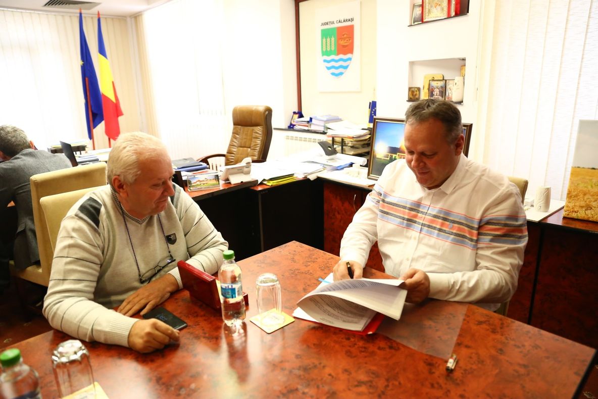 A fost semnat contractul de lucrări pentru drumul județean 411