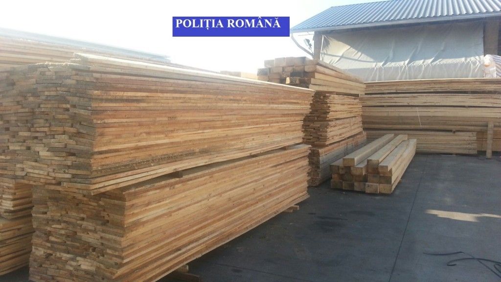 Amenzi de 15.000 lei pentru două societăți care comercializau material lemnos