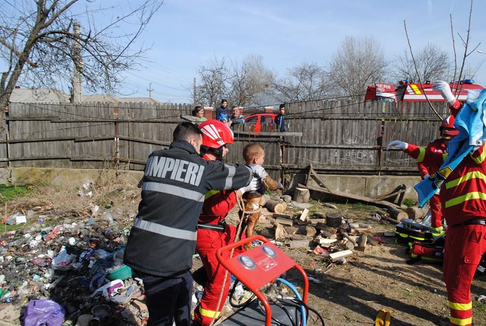 Video | Băiețelul salvator din Modelu, recompensat de pompierii călărășeni