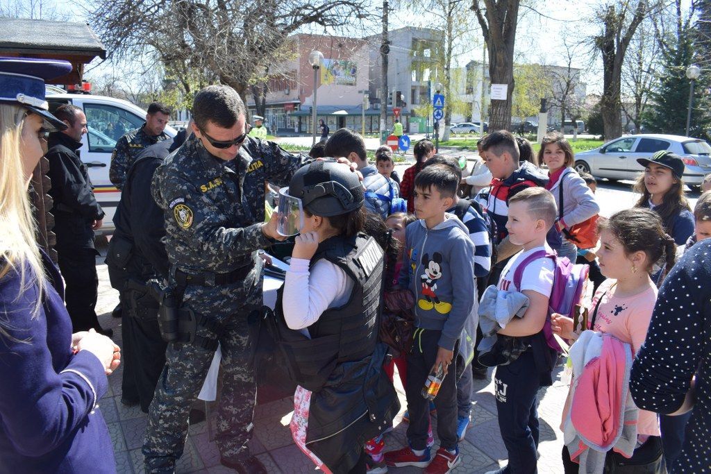 12 ofiţeri şi 35 de agenţi de poliţie din cadrul IPJ Călăraşi au fost avansaţi de Ziua Poliției