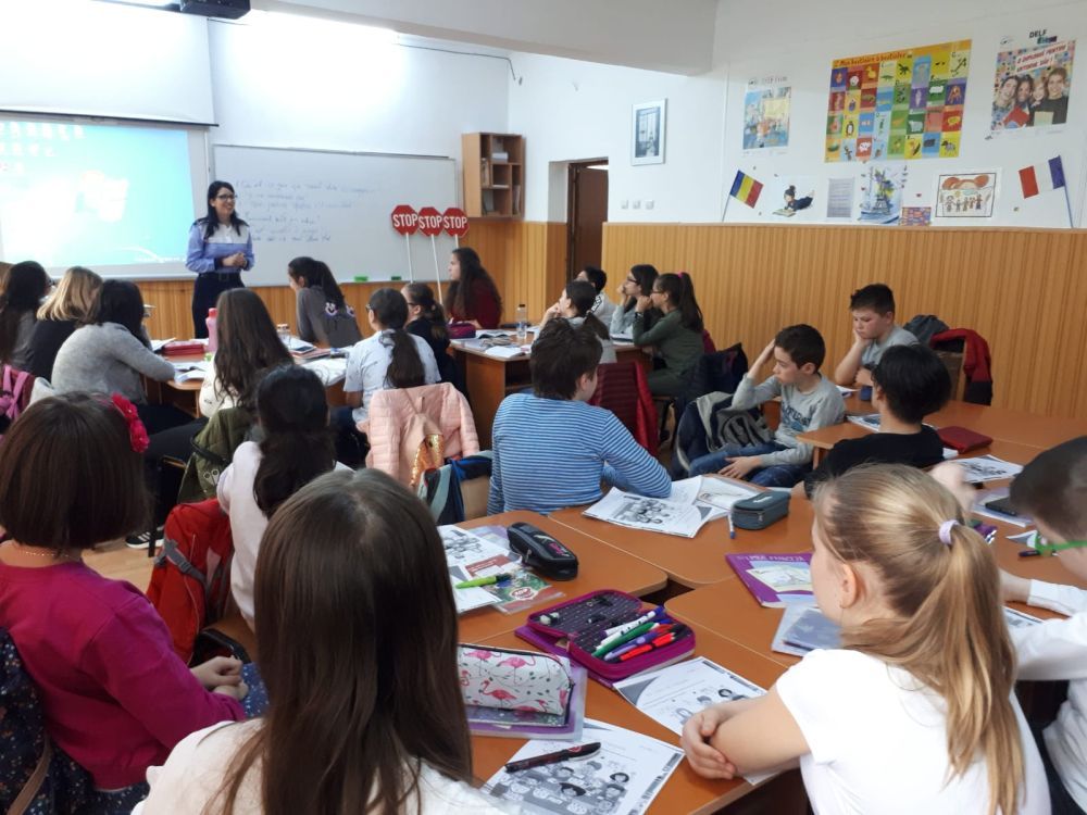 Polițiștii din Călărași, alături de elevi în cadrul programului „Școala altfel”