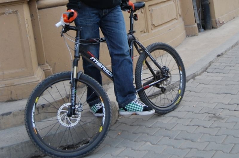 Bărbat de 30 de ani, reținut de polițiștii pentru furtul unui biciclete