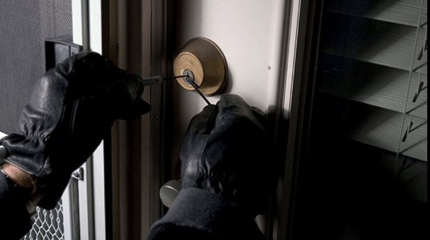 Hoț de locuințe din Oltenița, prins de polițiști