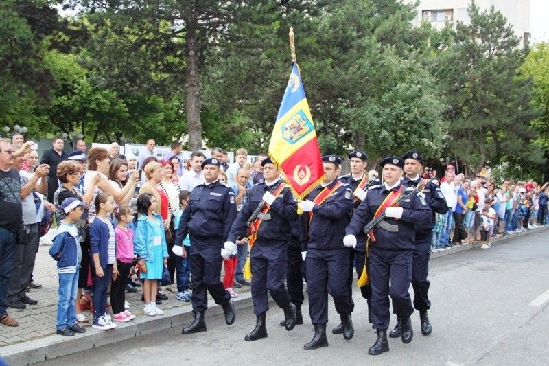 Jandarmii călărășeni participă la Ziua Drapelului Național
