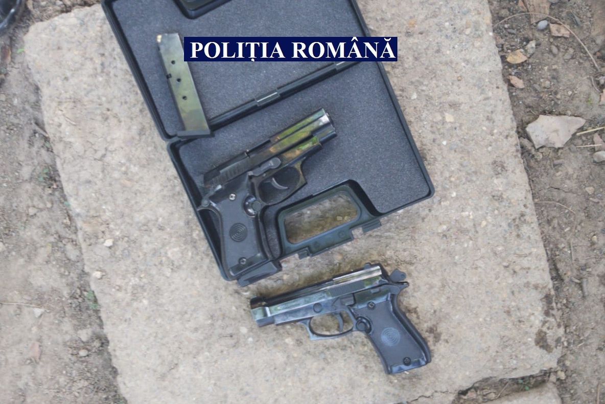 Reținut după ce a tras cu pistolul în mașina unor bărbați din comuna Tămădău