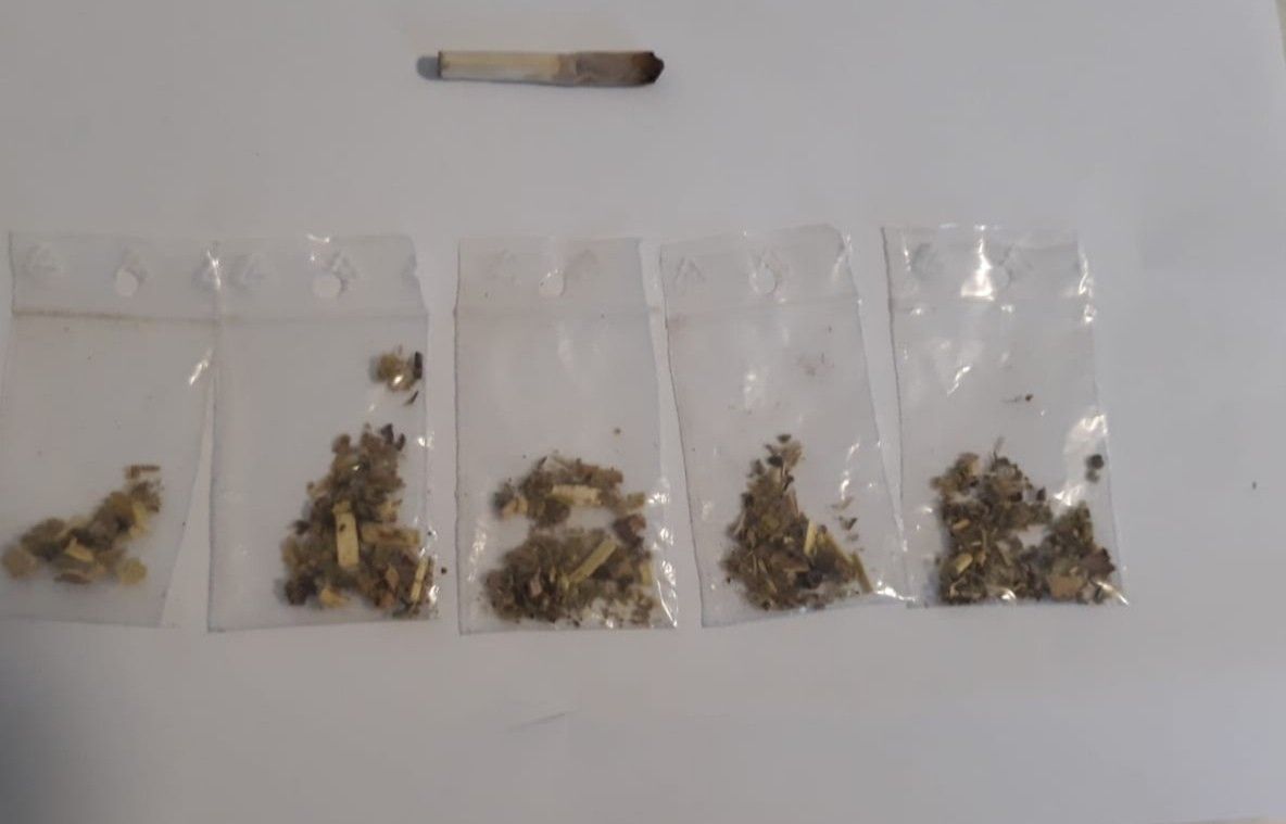 3 tineri din Călărași, surprinși de jandarmi în timp ce se drogau