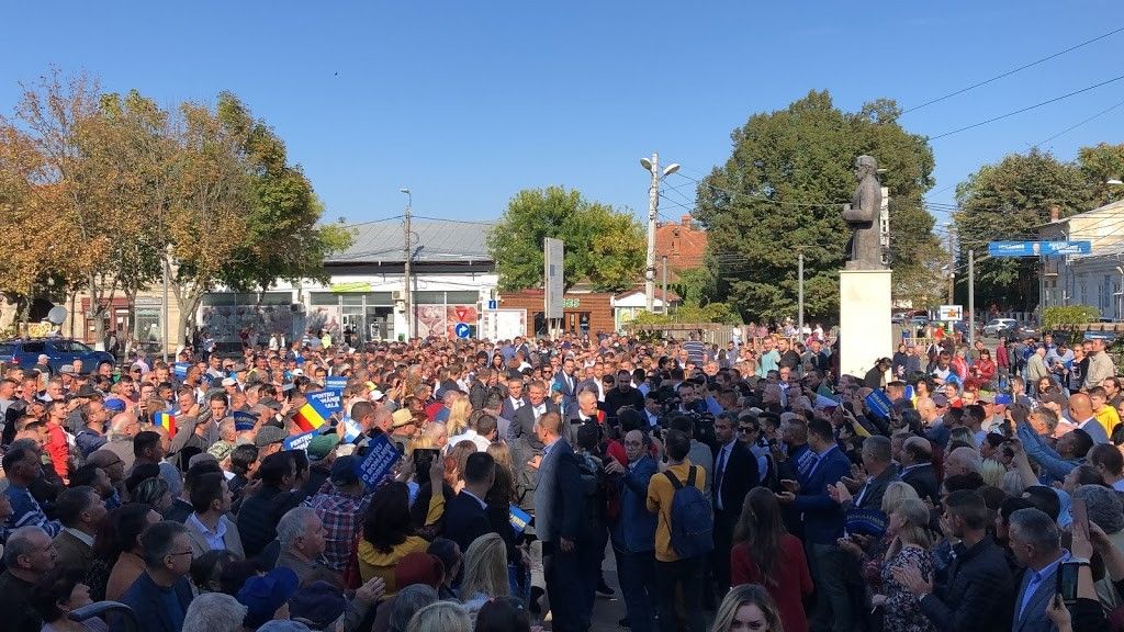 Klaus Iohannis s-a întâlnit astăzi cu liberalii și susținătorii săi din Călărași