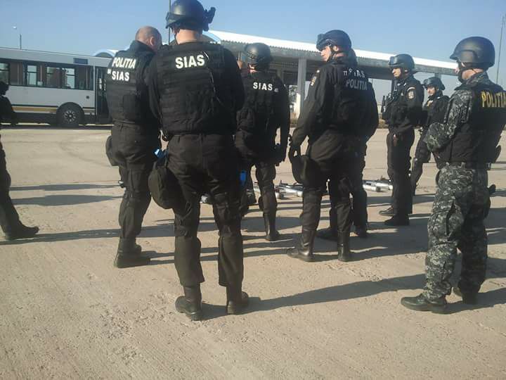 Descindere în forță la 7 adrese din județul Călărași. La percheziții participă și polițiști germani