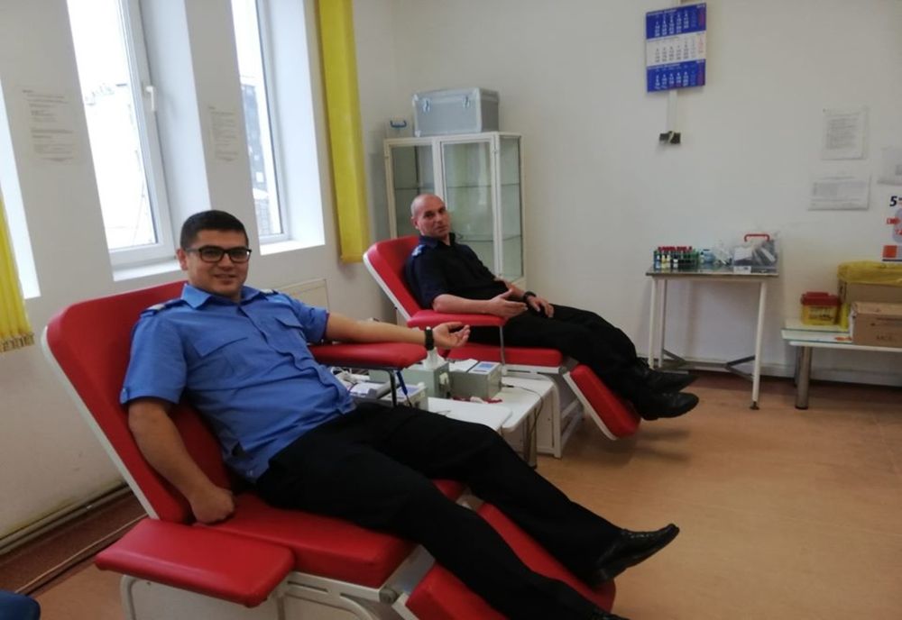 Jandarmii călărășeni au donat sânge iar bonurile de masă primite vor fi donate