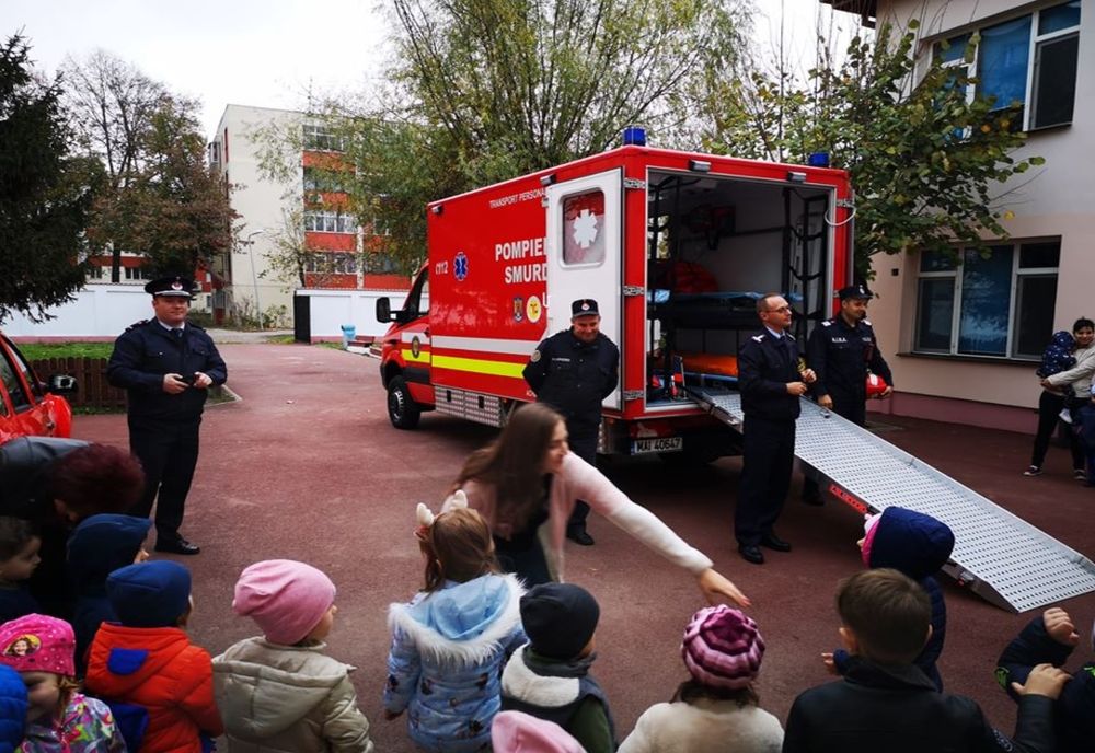 Micuții de la Grădinița Step by Step din Călărași au învățat de la pompieri ce să facă în caz de urgențe