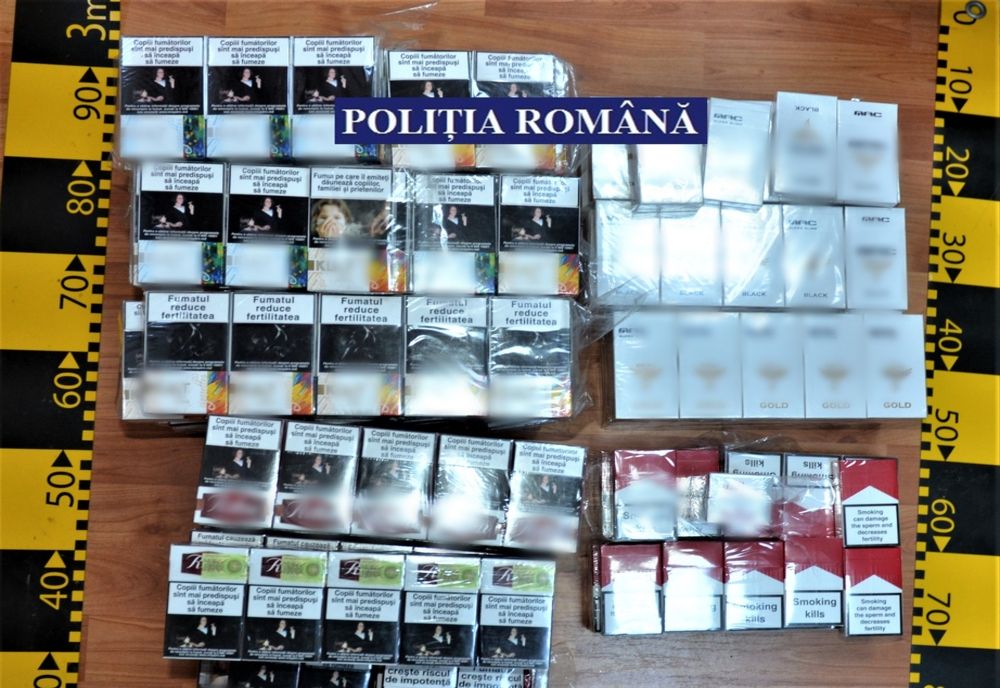 Pachete cu țigări fără documente de proveniență, confiscate de polițiștii din Călărași