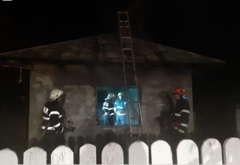 Un tânăr de 30 de ani din comuna Vâlcelele, jud. Călărași a incendiat casa în care locuia cu părinții